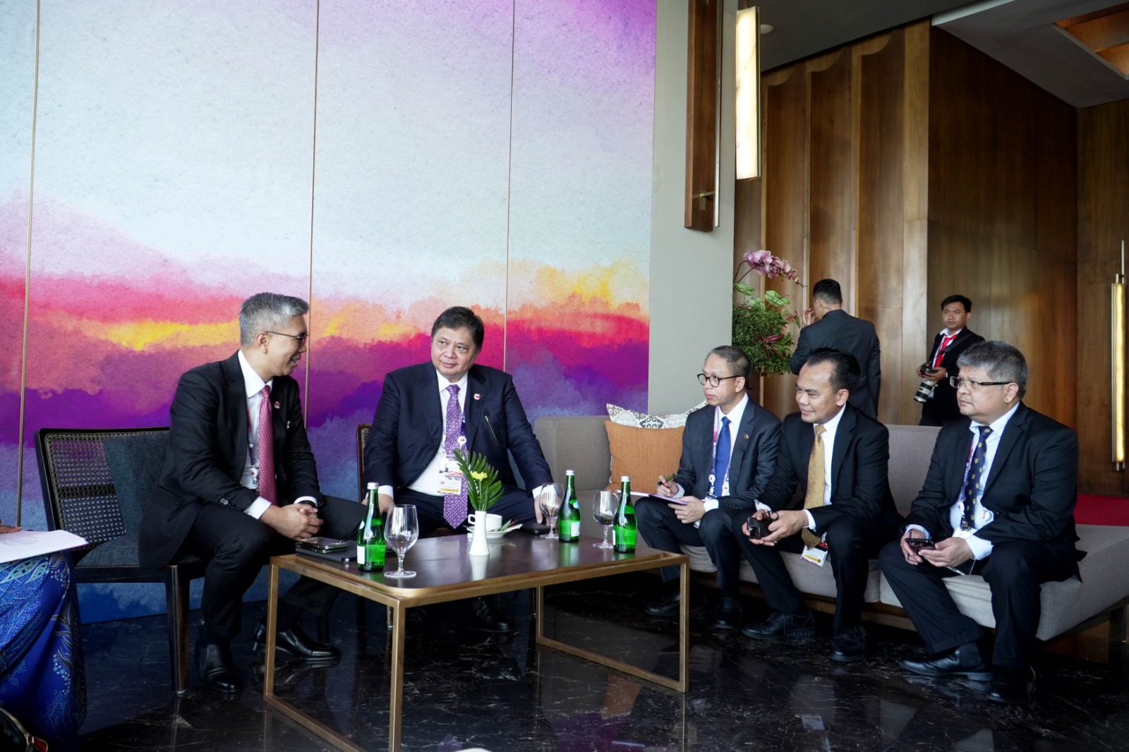 On The Sidelines Of The ASEAN Summit, Coordinating Minister Airlangga ...